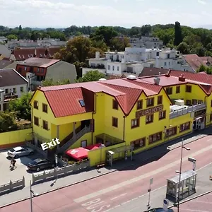 Hotel Mr.liao, Himberg