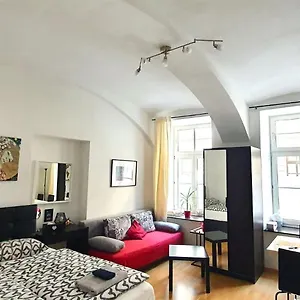 Msq Diana - 10 Min From Center - Free Coffee And Tea - High Speed Internet Apartament